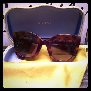 Gucci - Round-Frame Sunglasses with Star